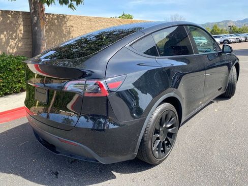 Used 2020 Tesla Model Y Long Range image 8