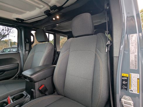 Used 2024 Jeep Wrangler Sport S image 8