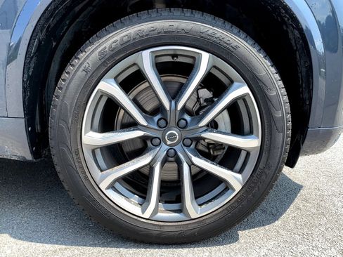 Used 2019 Volvo XC90 T5 Momentum w/ Protection Package Premier AWD/4WD image 9