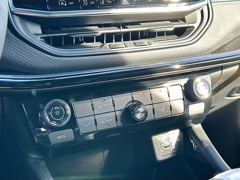 New 2026 Jeep Compass Latitude image 10