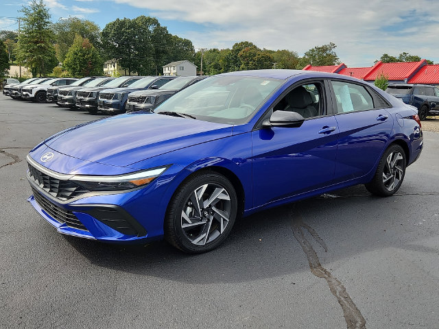 Used 2025 Hyundai Elantra Sport w/ Cargo Package FWD image 3