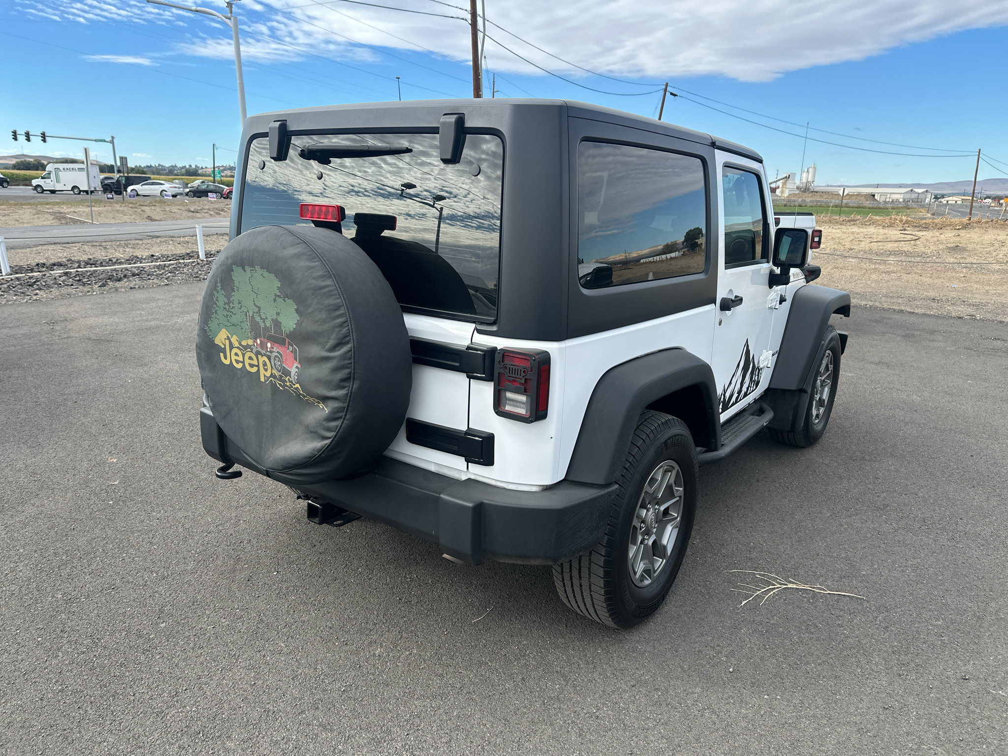 Used 2015 Jeep Wrangler Rubicon w/ Connectivity Group AWD/4WD image 5