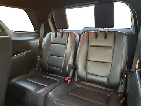 Used 2019 Ford Explorer XLT w/ Equipment Group 202A FWD image 19