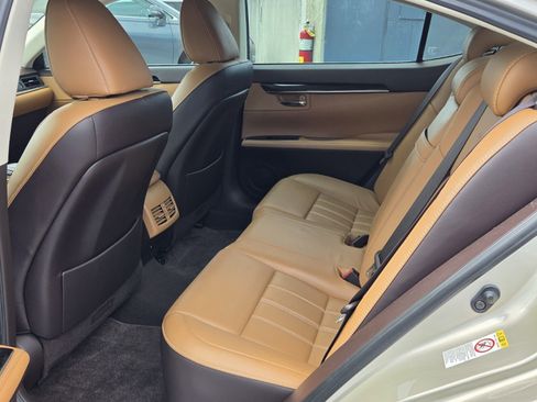 Used 2017 Lexus ES 350 w/ Luxury Package FWD image 13