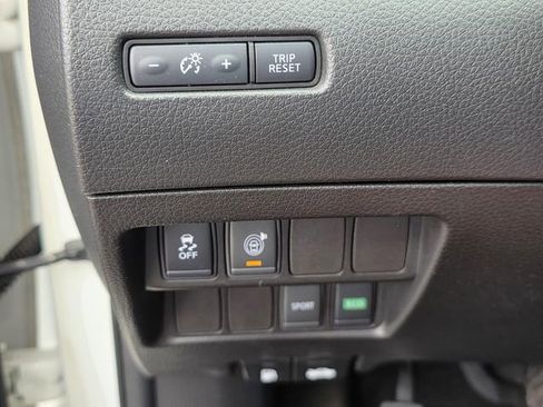 Used 2017 Nissan Rogue SV image 20