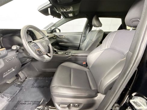 Certified 2025 Toyota Crown Signia w/ Advanced Technology Package image 3