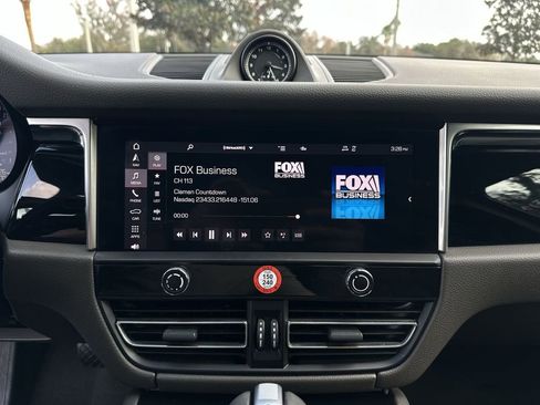 Used 2023 Porsche Macan image 20