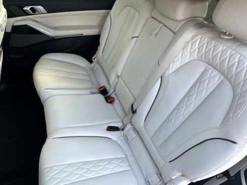 Used 2023 BMW X7 xDrive40i w/ Executive Package image 12