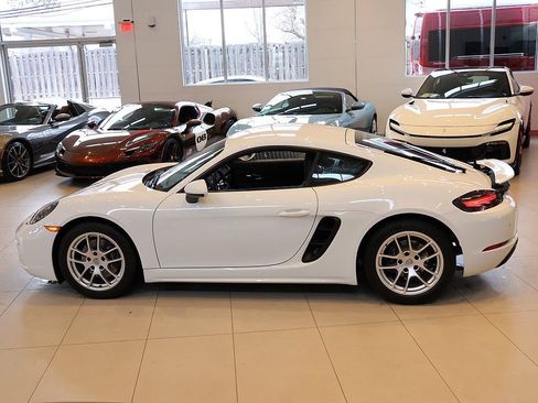 Used 2021 Porsche 718 Cayman image 3
