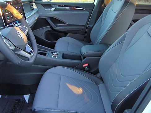 New 2026 Volkswagen Tiguan SE R-Line AWD/4WD image 15