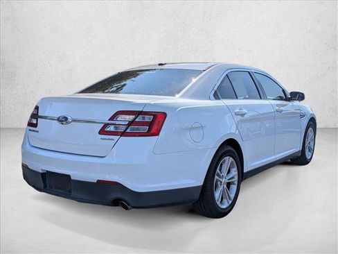 Used 2017 Ford Taurus SE FWD image 6