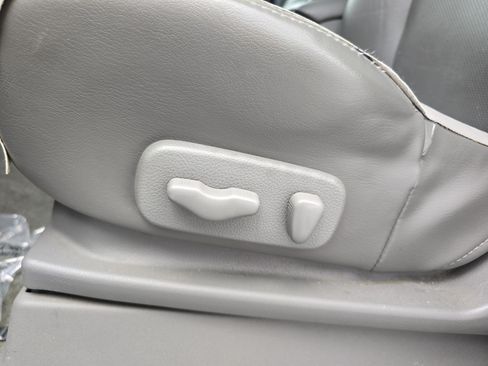 Used 2005 Nissan Frontier LE w/ (X01) Leather Pkg RWD image 25