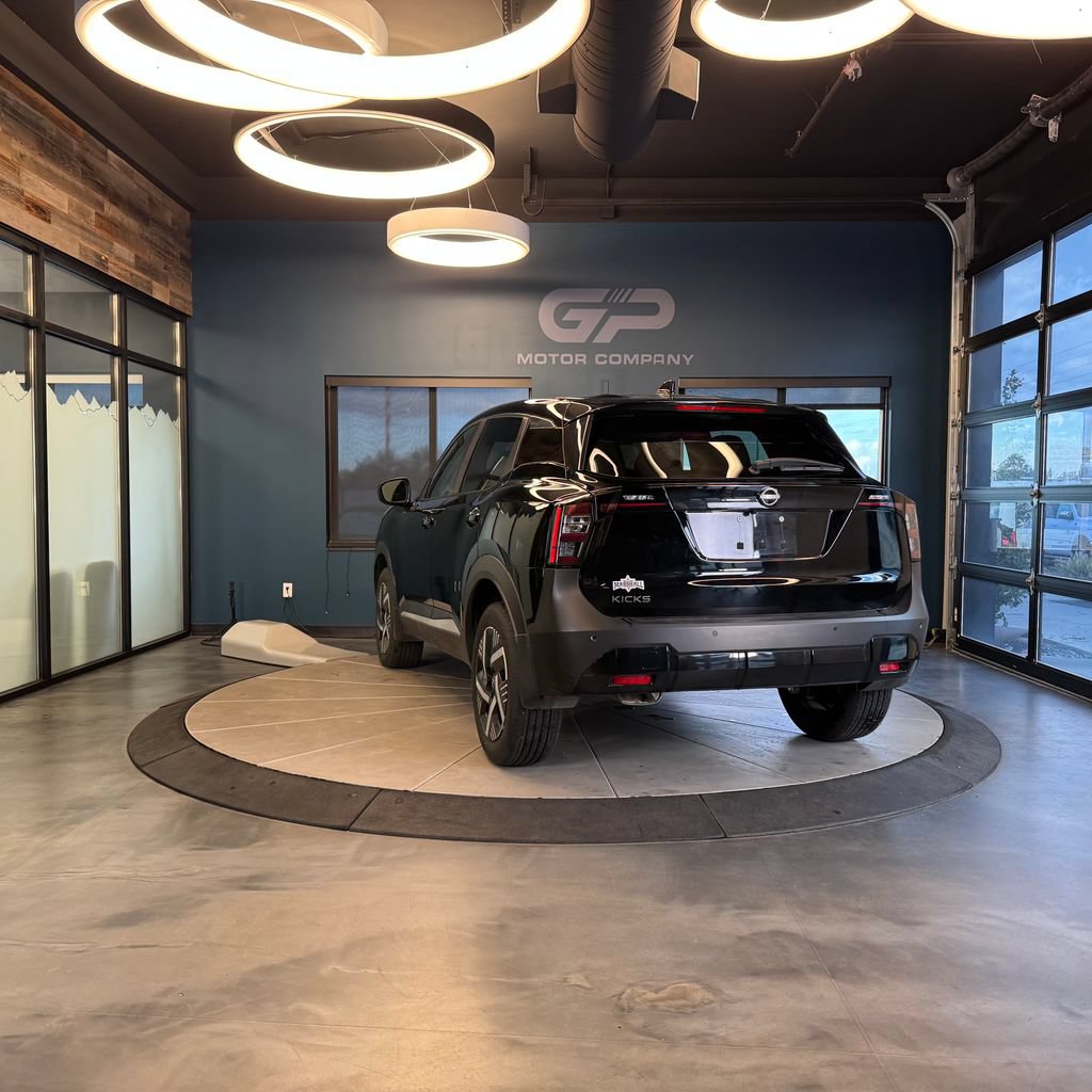 Used 2025 Nissan Kicks SV FWD image 5
