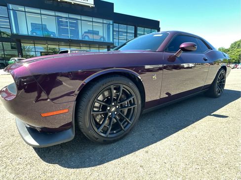 Used 2022 Dodge Challenger R/T Scat Pack w/ Shaker Package RWD image 5