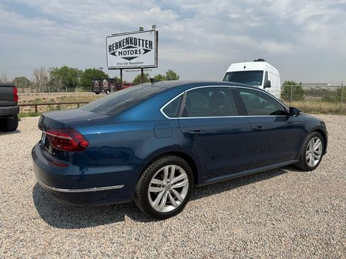 Used 2018 Volkswagen Passat 2.0T SE FWD image 11