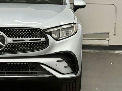 Used 2025 Mercedes-Benz GLC 350e 4MATIC image 6
