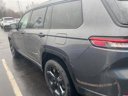 Used 2022 Jeep Grand Cherokee L Laredo image 7