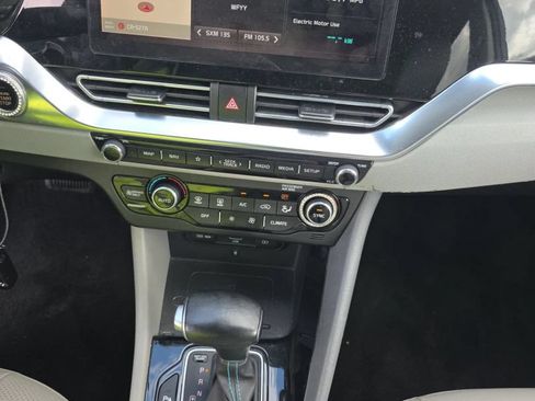 Used 2020 Kia Niro EX Premium FWD image 9