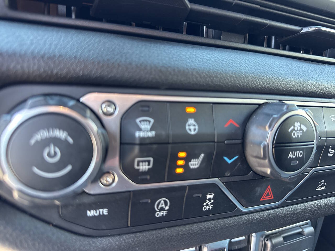 Used 2024 Jeep Wrangler Unlimited Sport AWD/4WD image 27