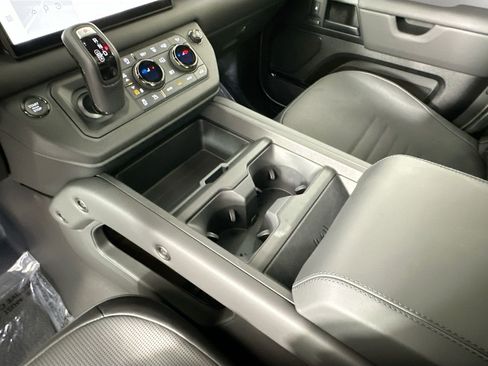 Used 2025 Land Rover Defender 110 image 14