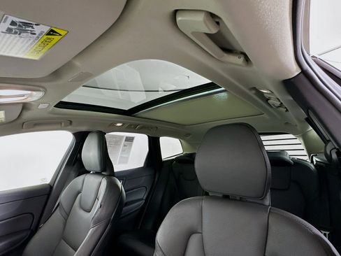 Used 2025 Volvo XC60 B5 Plus image 26