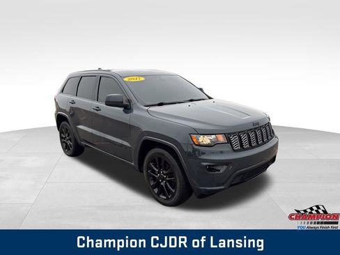 Used 2017 Jeep Grand Cherokee Altitude image 15