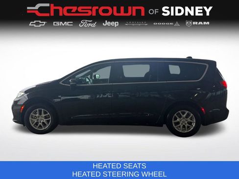 Used 2025 Chrysler Pacifica Select FWD image 8