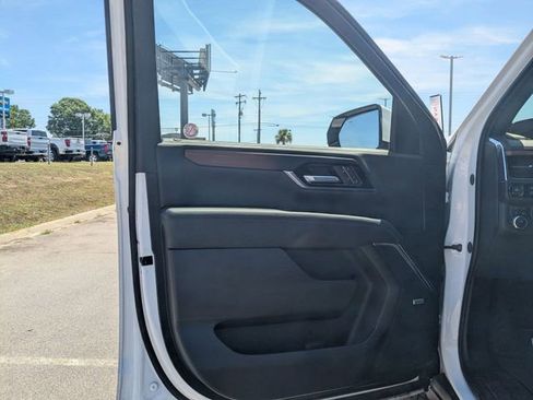 Used 2025 GMC Yukon Denali AWD/4WD image 12