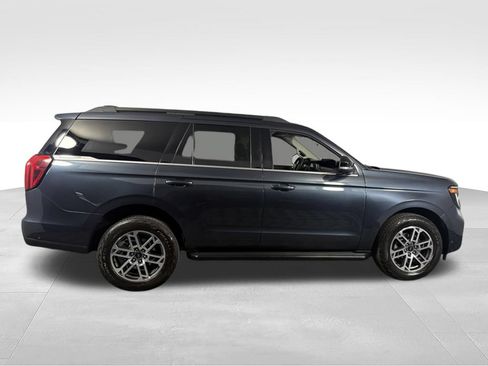 Used 2025 Ford Expedition Active AWD/4WD image 4