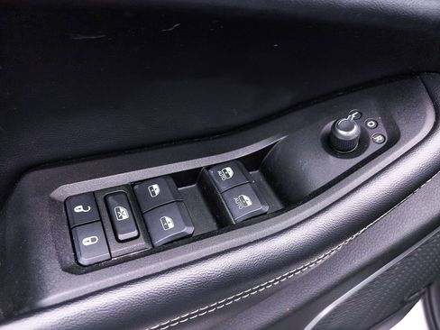 Used 2021 Jeep Grand Cherokee L Limited w/ Luxury Tech Group II image 18