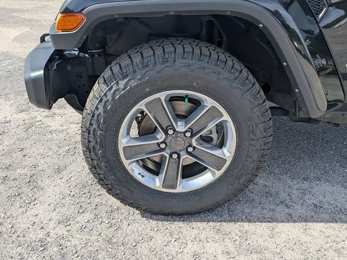 Used 2023 Jeep Wrangler Unlimited Sahara AWD/4WD image 10