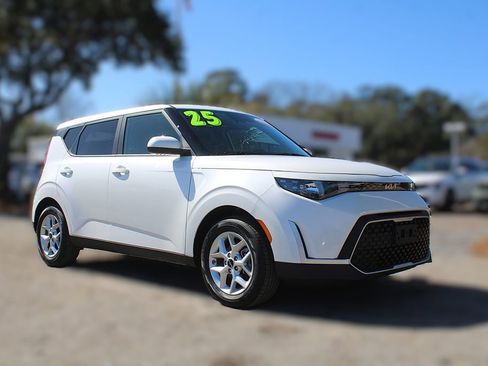 Certified 2025 Kia Soul LX image 4