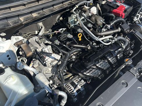 Used 2025 Nissan Altima 2.5 SV FWD image 32