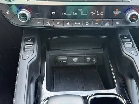 Used 2024 Kia Telluride EX w/ EX Captain's Chair Package AWD/4WD image 31