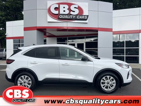 Used 2023 Ford Escape Active image 1