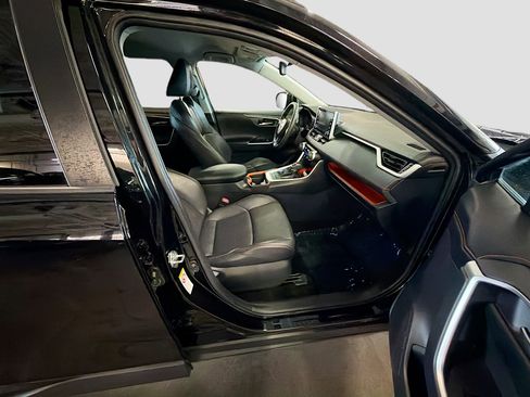 Used 2019 Toyota RAV4 Adventure w/ Cold Weather Package AWD/4WD image 33