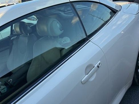 Used 2015 INFINITI Q60 Convertible w/ Premium Package image 9