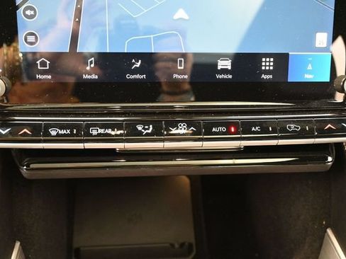 Used 2025 Jeep Wagoneer Series III w/ Premium Group I AWD/4WD image 24