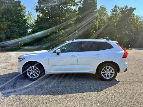 Used 2020 Volvo XC60 T5 Momentum w/ Protection Package Premier AWD/4WD image 6