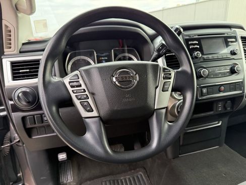 Used 2018 Nissan Titan SV image 18