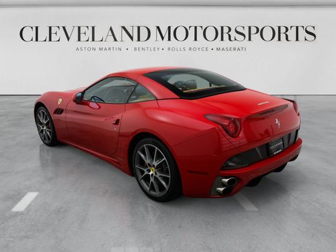 Used 2010 Ferrari California RWD image 2
