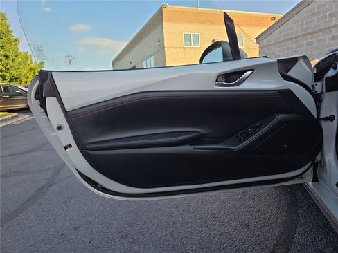 Used 2016 MAZDA MX-5 Miata Grand Touring RWD image 13