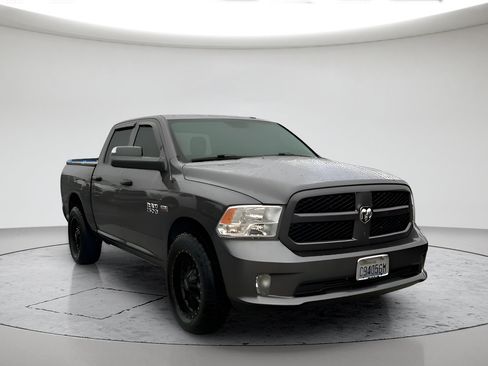 Used 2017 RAM 1500 Express AWD/4WD image 3