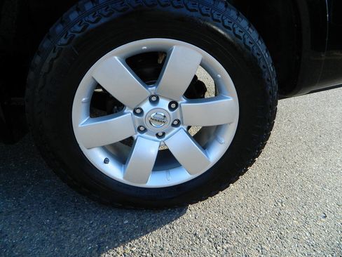 Used 2010 Nissan Armada Titanium image 27