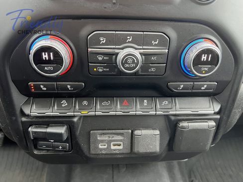 Used 2022 Chevrolet Silverado 1500 LT AWD/4WD image 24