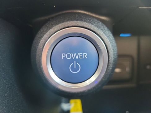 Used 2021 Toyota Venza LE AWD/4WD image 33