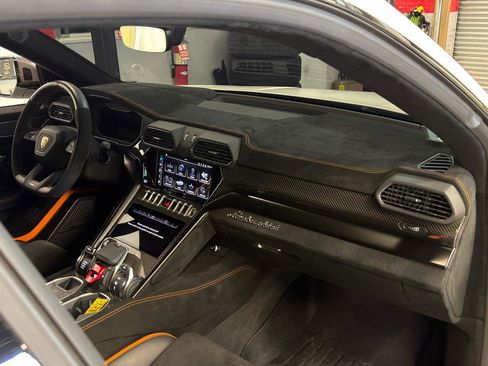 Used 2023 Lamborghini Urus Performante AWD/4WD image 18