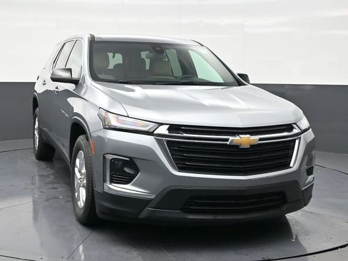 Used 2023 Chevrolet Traverse LS FWD image 7