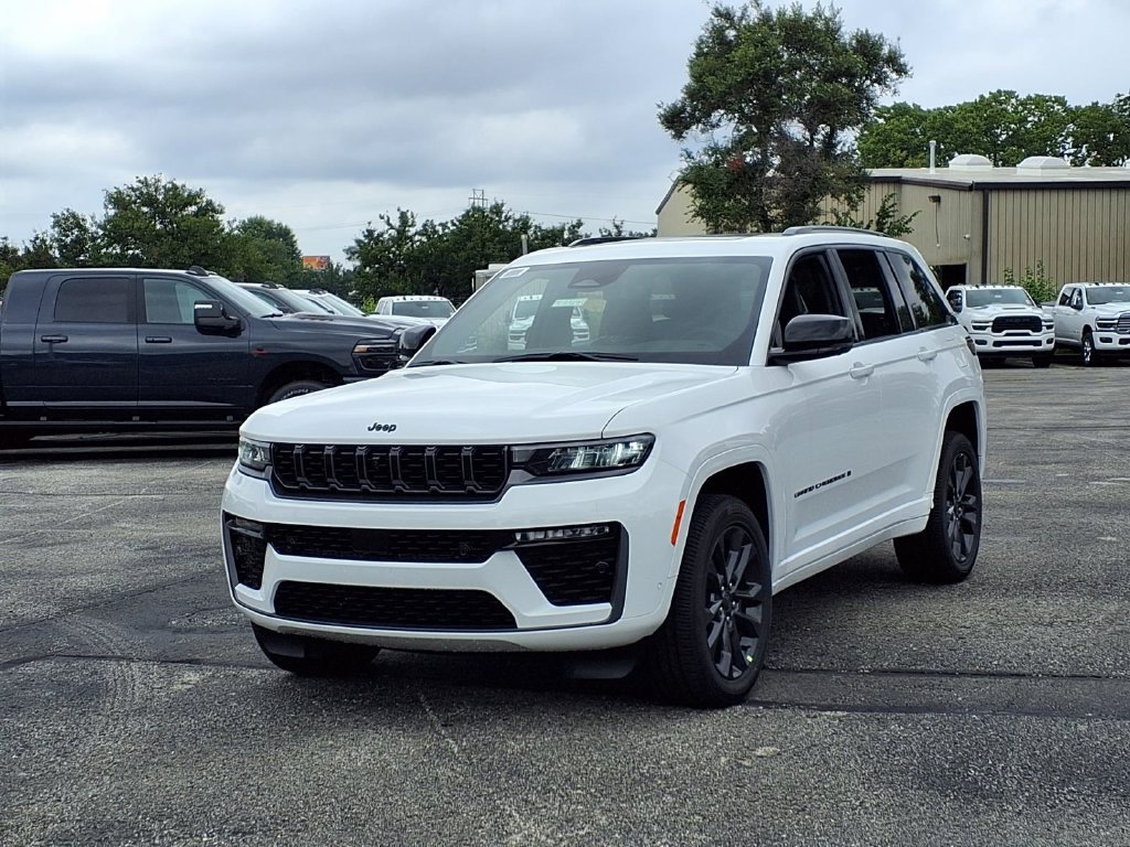 New 2026 Jeep Grand Cherokee Limited AWD/4WD image 2