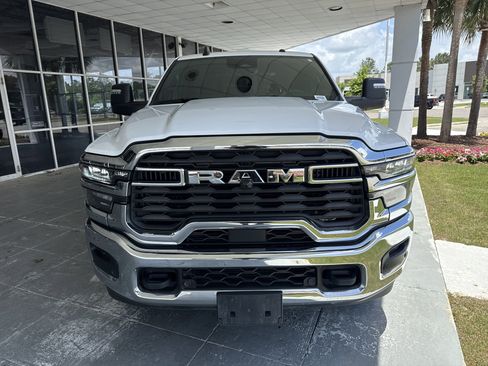 Used 2025 RAM 2500 Big Horn AWD/4WD image 3